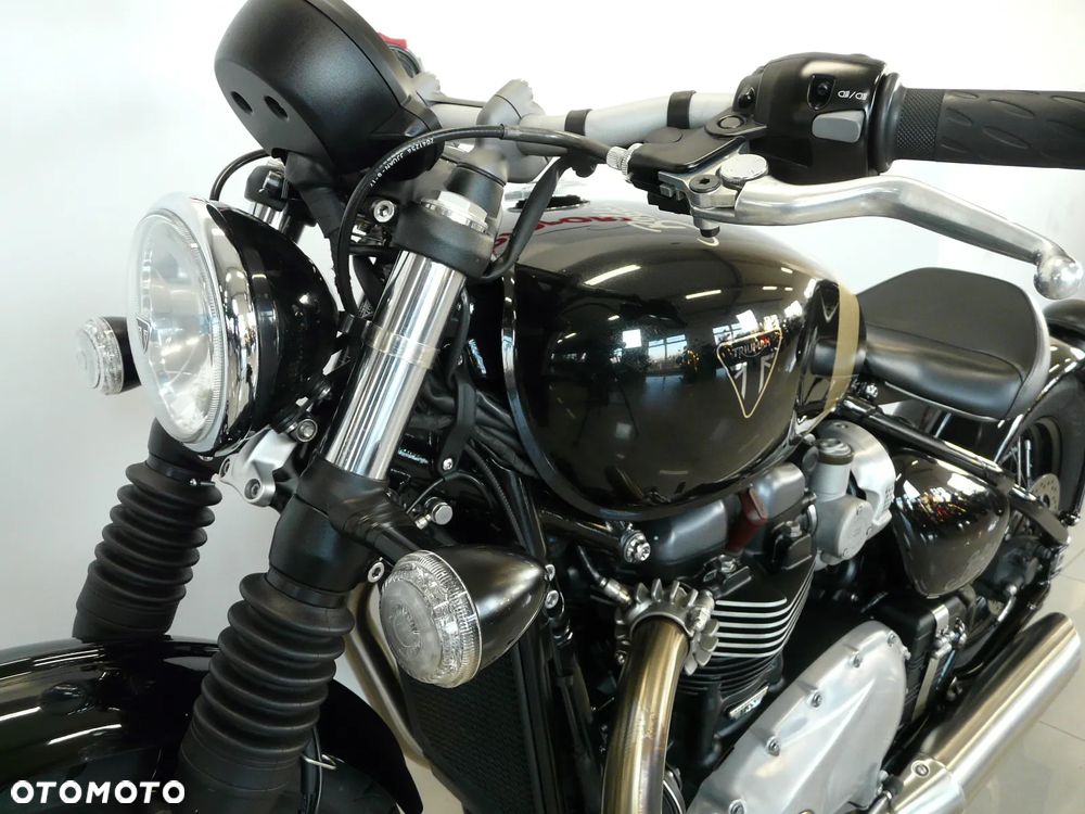 Triumph Bonneville Bobber - 5