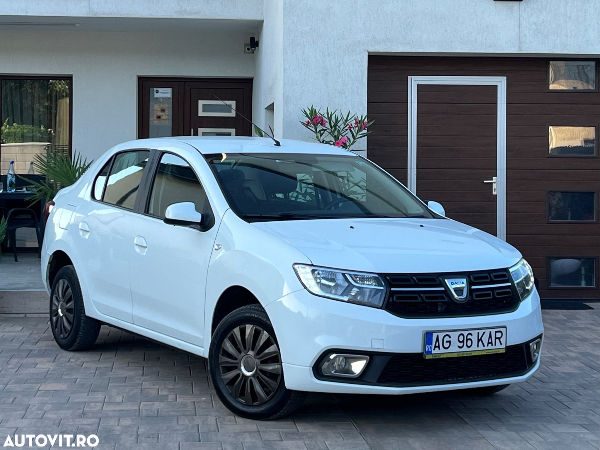 Dacia Logan 1.5 Blue dCi Laureate - 1