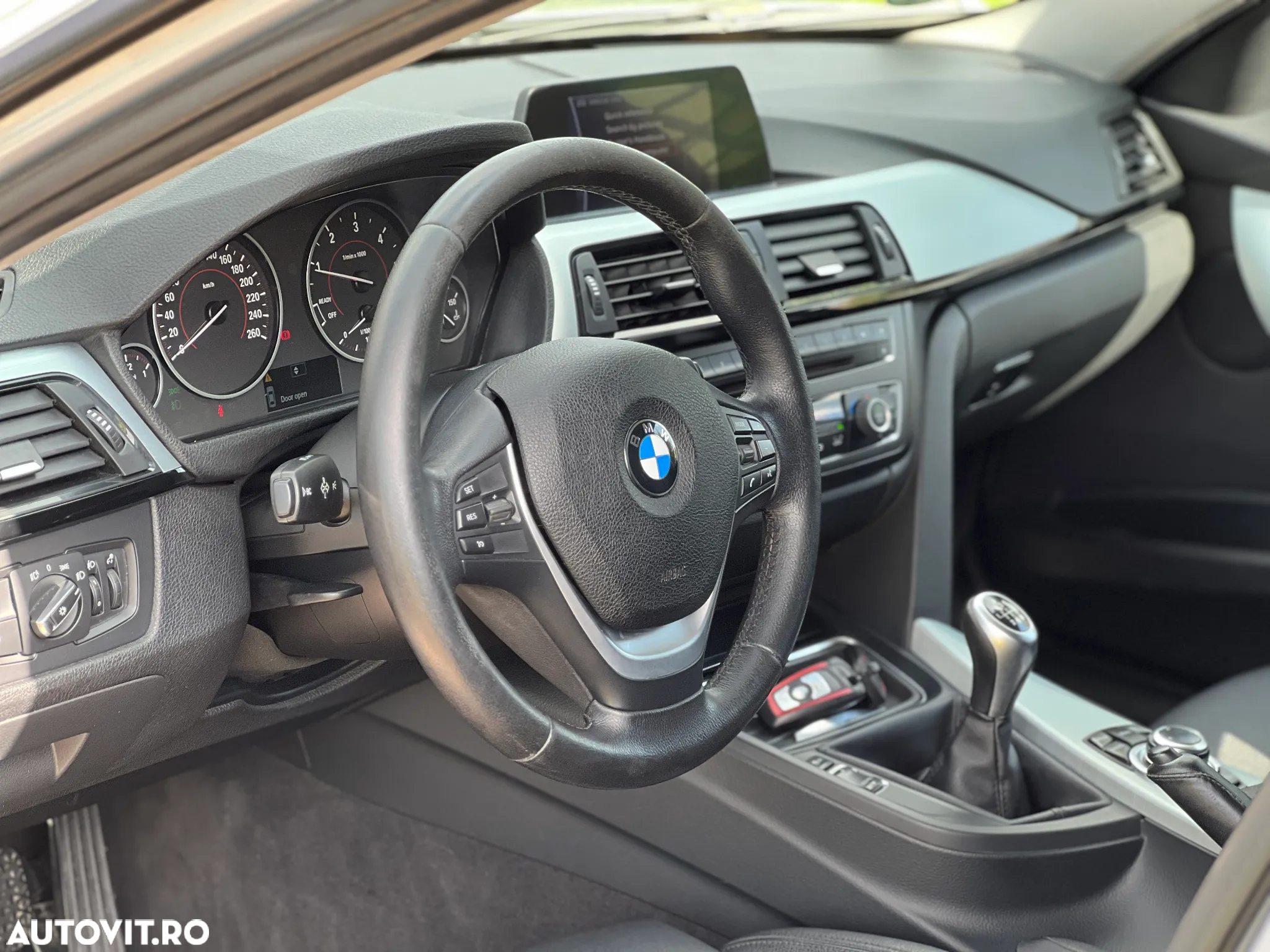BMW Seria 3 318d Touring - 12