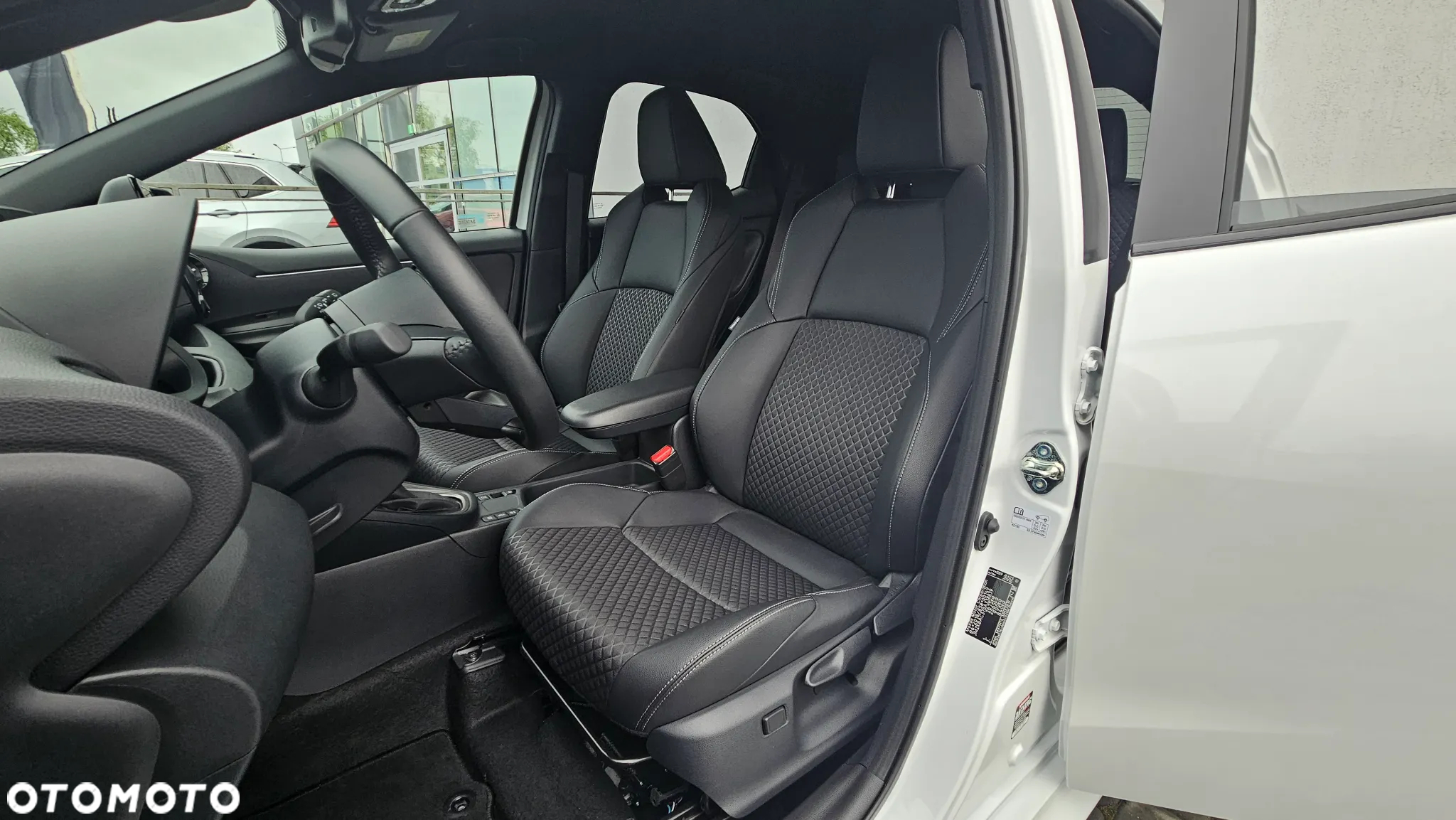 Mazda 2 Hybrid - 8