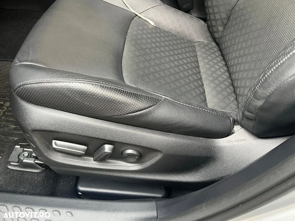 Toyota C-HR 2.0 HSD 184 CP 4x2 CVT Classy Bi-Tone - 21