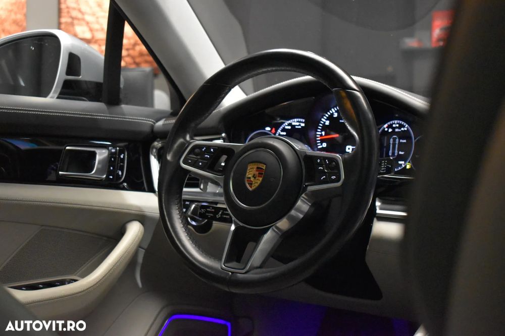 Porsche Panamera 4 - 12