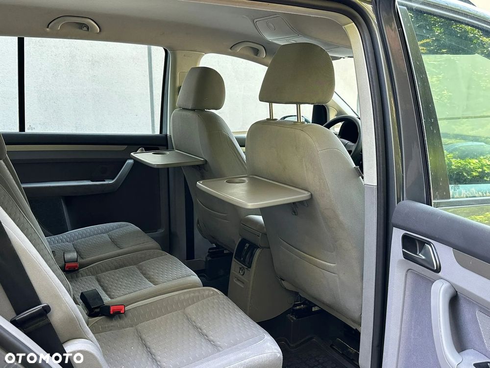 Volkswagen Touran 1.9 TDI DPF DSG Trendline - 12
