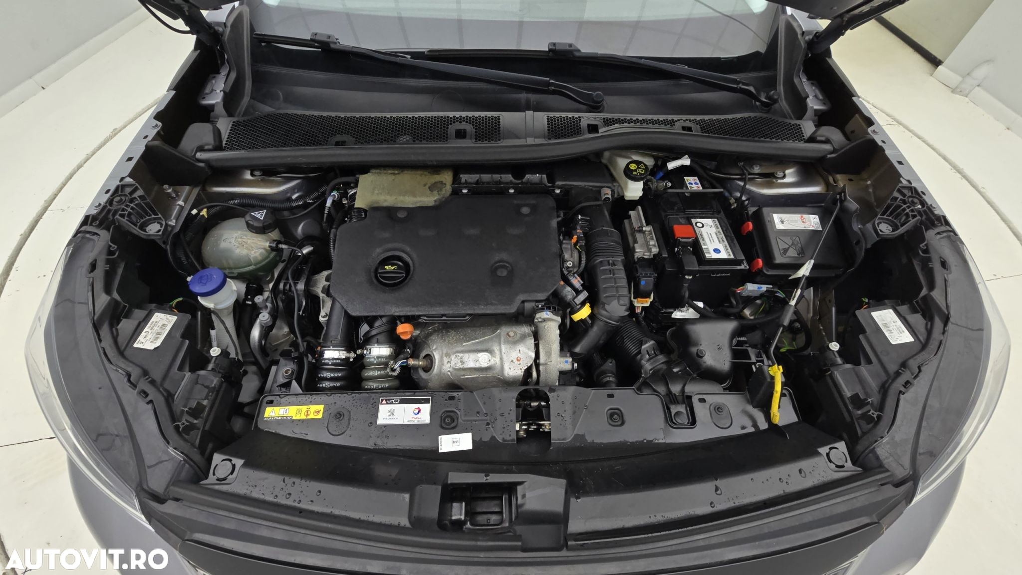 Peugeot 2008 1.5 BlueHDI STT EAT8 Allure - 24