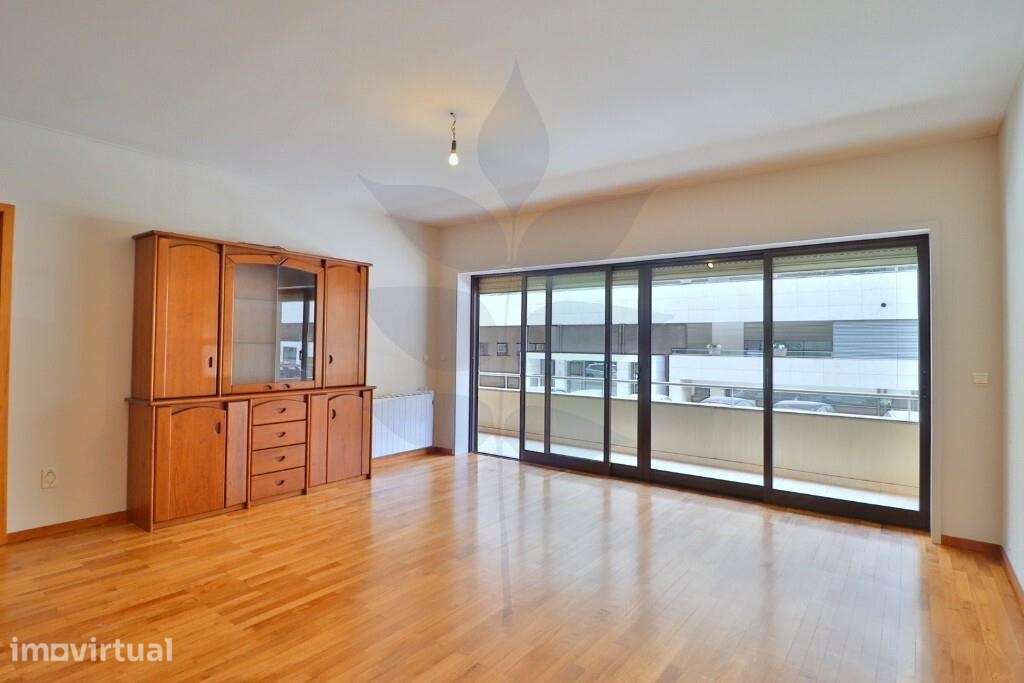 Apartamento T4 - São Vítor - Garagem para 2 viaturas - Grande imagem: 5/56