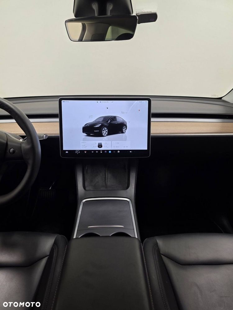 Tesla Model Y Long Range AWD - 23