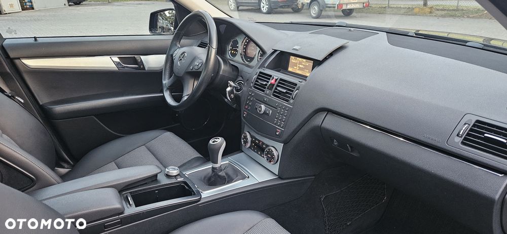Mercedes-Benz Klasa C 180 BlueEFFICIENCY Avantgarde - 25