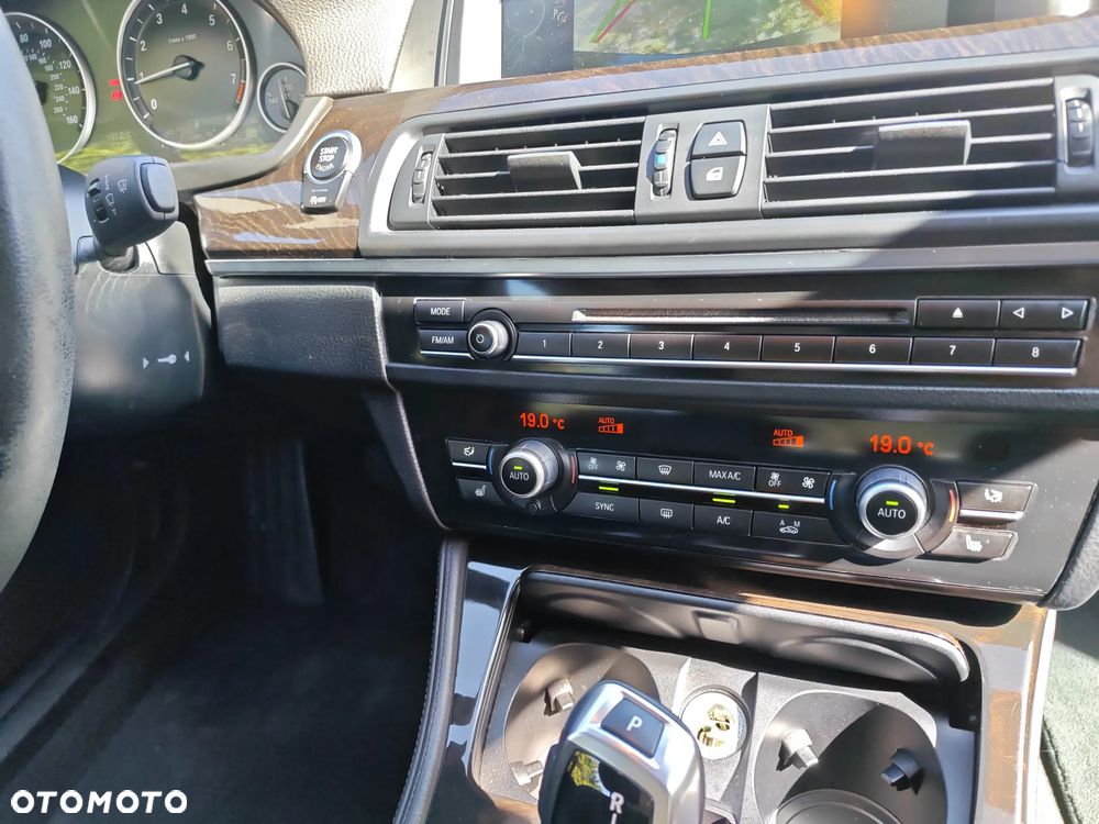BMW Seria 5 528i xDrive - 17