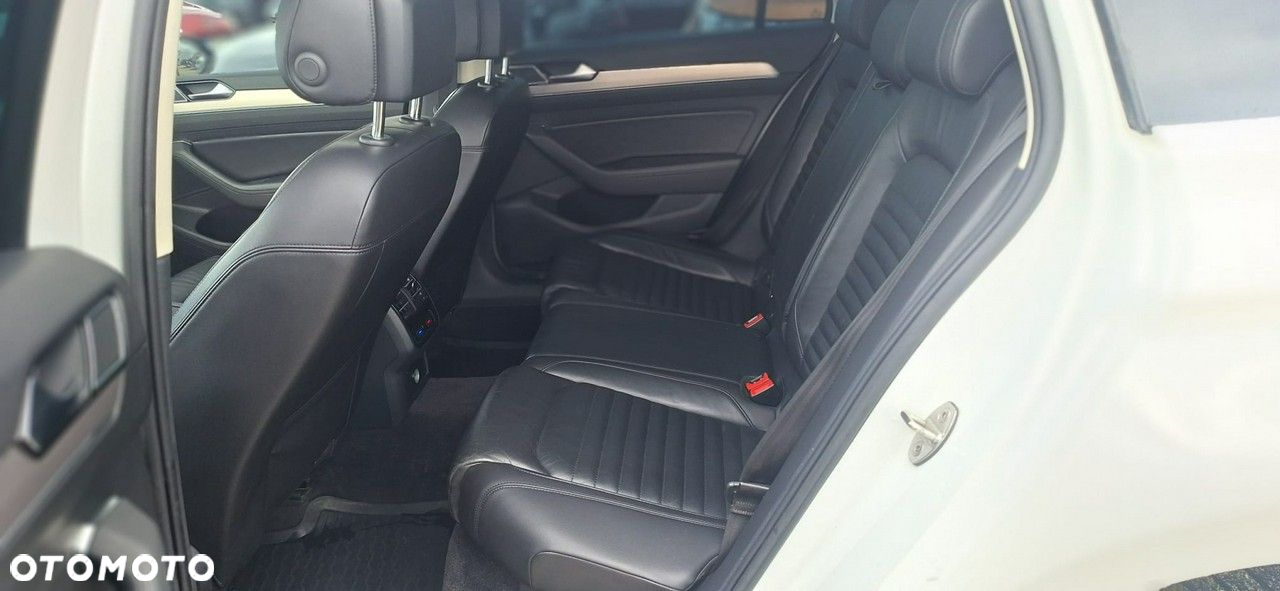 Volkswagen Passat - 19
