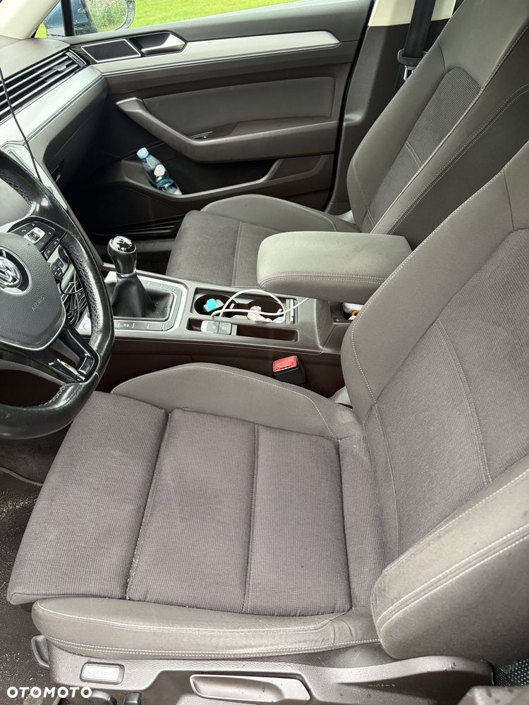 Volkswagen Passat - 8