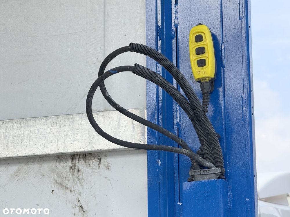 MAN TGS 26.320 6x2 // Oś skrętna i podnoszona // Zabudowa 8.30 // Specjalny //Burty // Winda // - 26