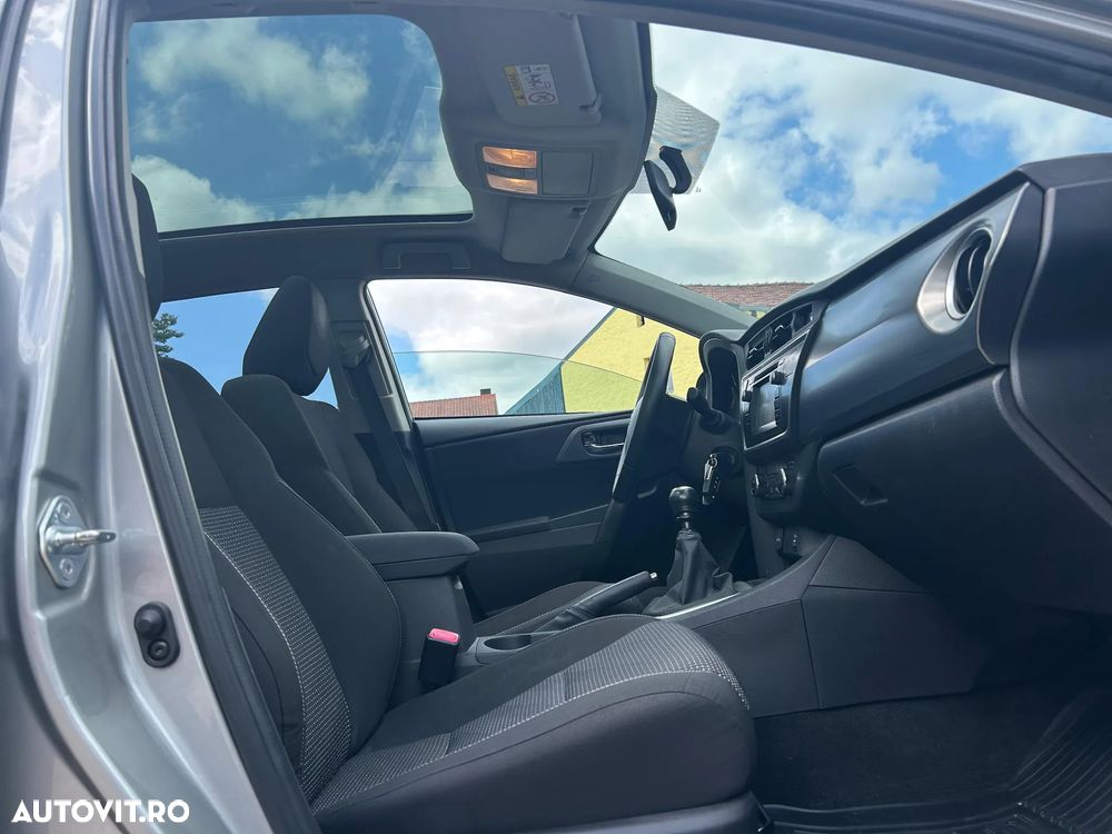 Toyota Auris 1.4 D-4D Luna - 5