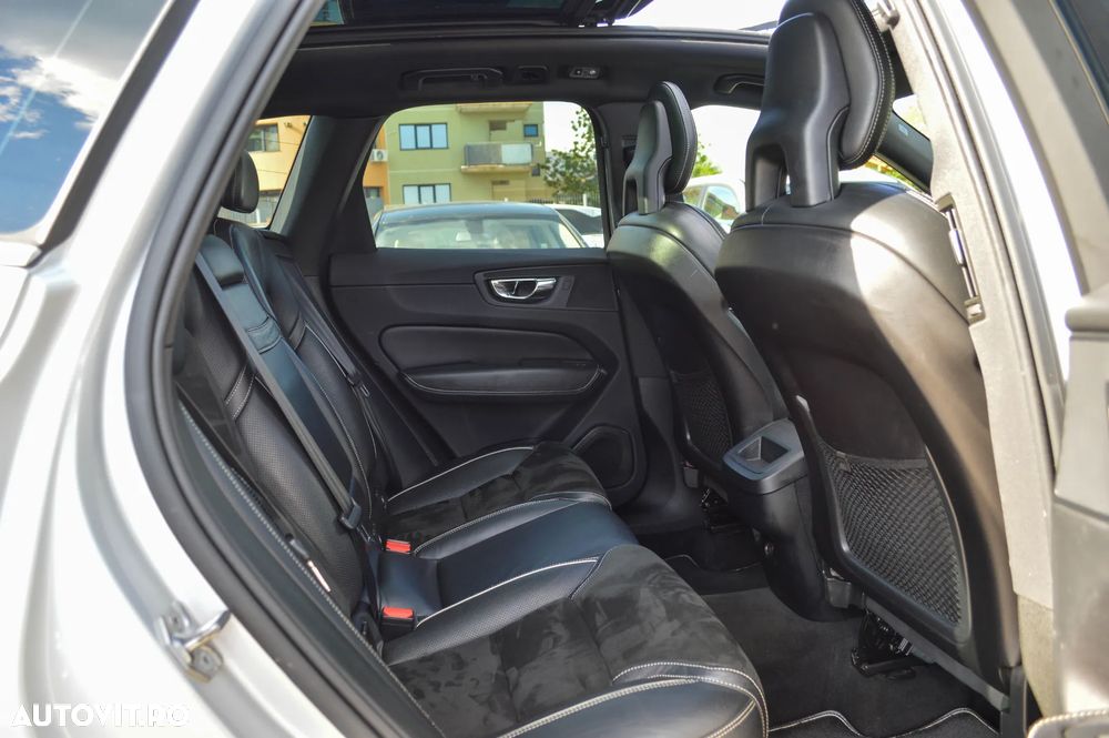 Volvo XC 60 D5 AWD R-Design - 32