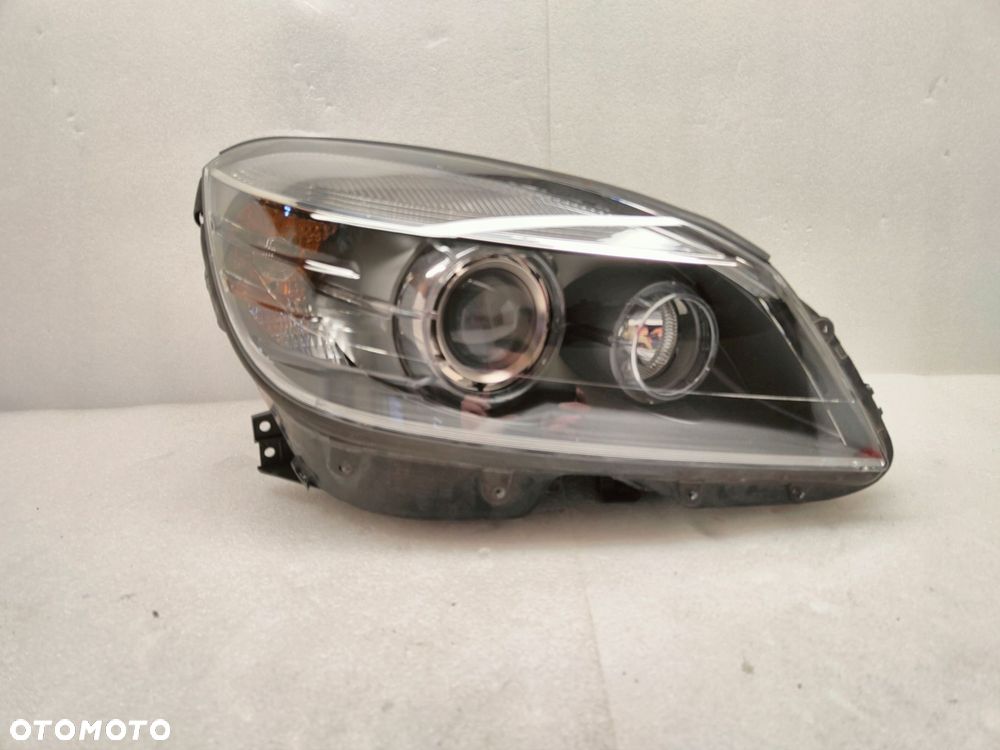 mercedes c klasa w204 xenon skrętny amg lampa prawy przód - 1
