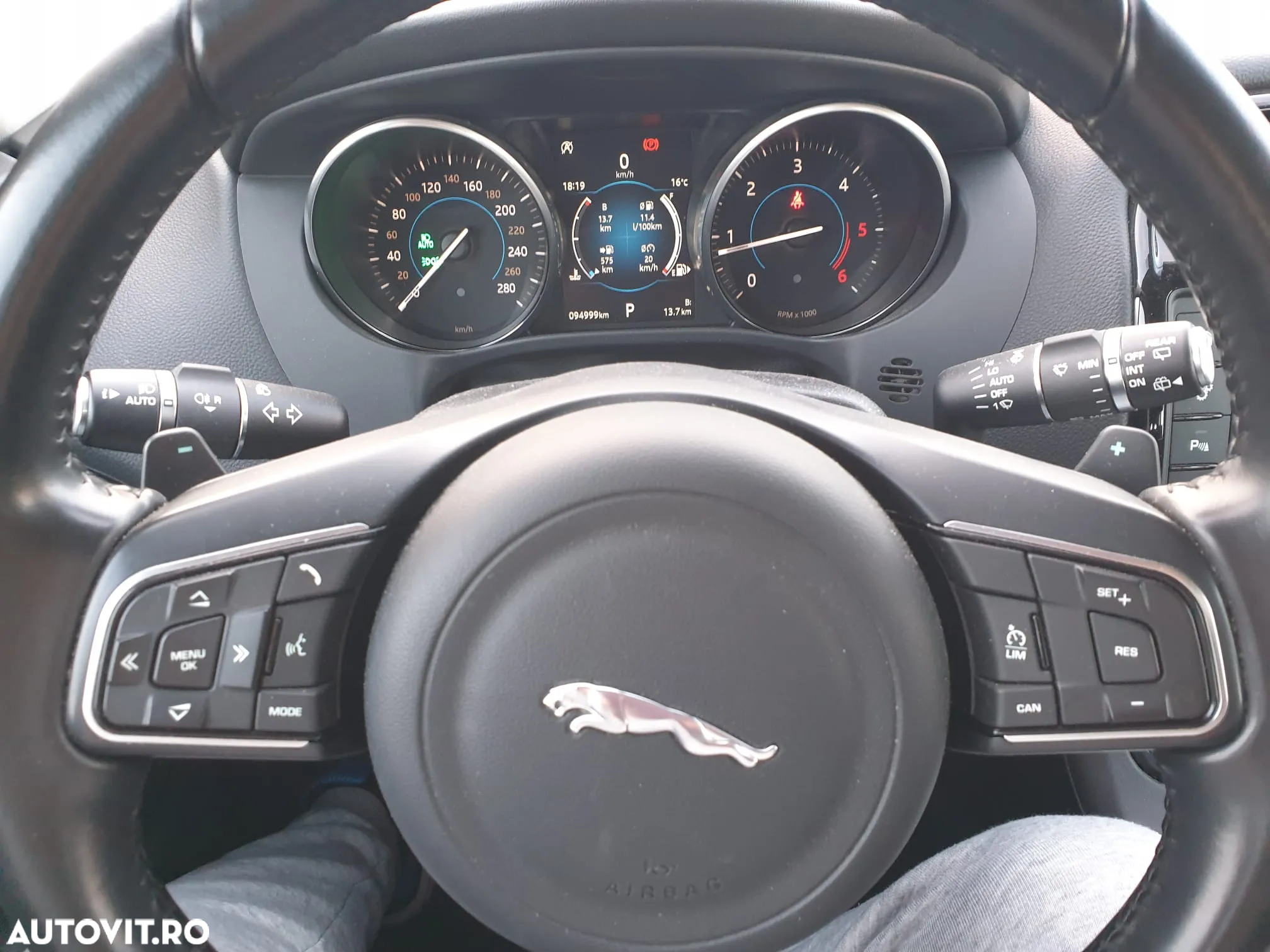 Jaguar F-Pace 20d AWD Aut. Portfolio - 9