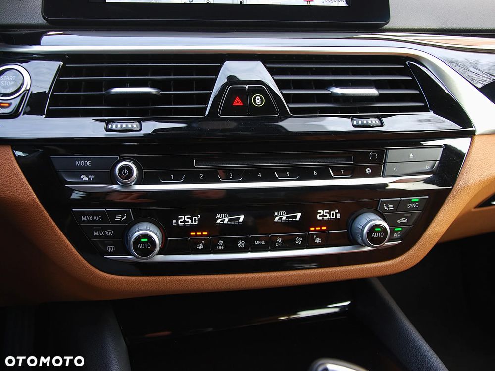 BMW Seria 5 520d xDrive M Sport sport - 23