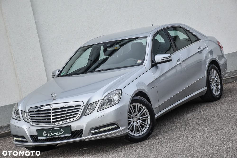 Mercedes-Benz Klasa E 200 BlueEFFICIENCY 7G-TRONIC Elegance - 3