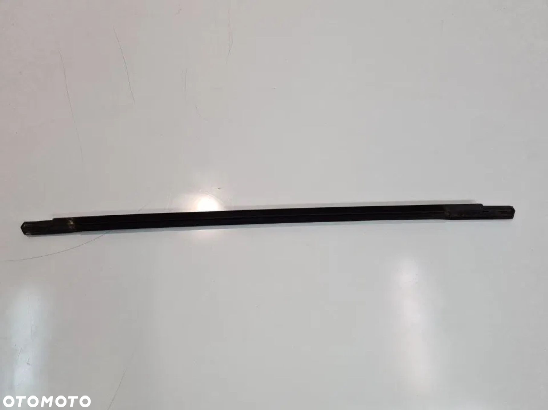 LISTWA ZGARNIAJĄCA CHROM L/P TYŁ FORD C-MAX MK2 - 9