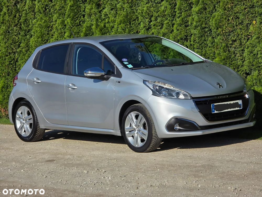 Peugeot 208 - 1