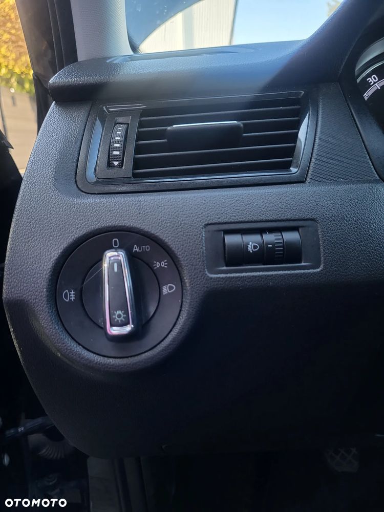 Skoda RAPID 1.0 TSI Active - 11