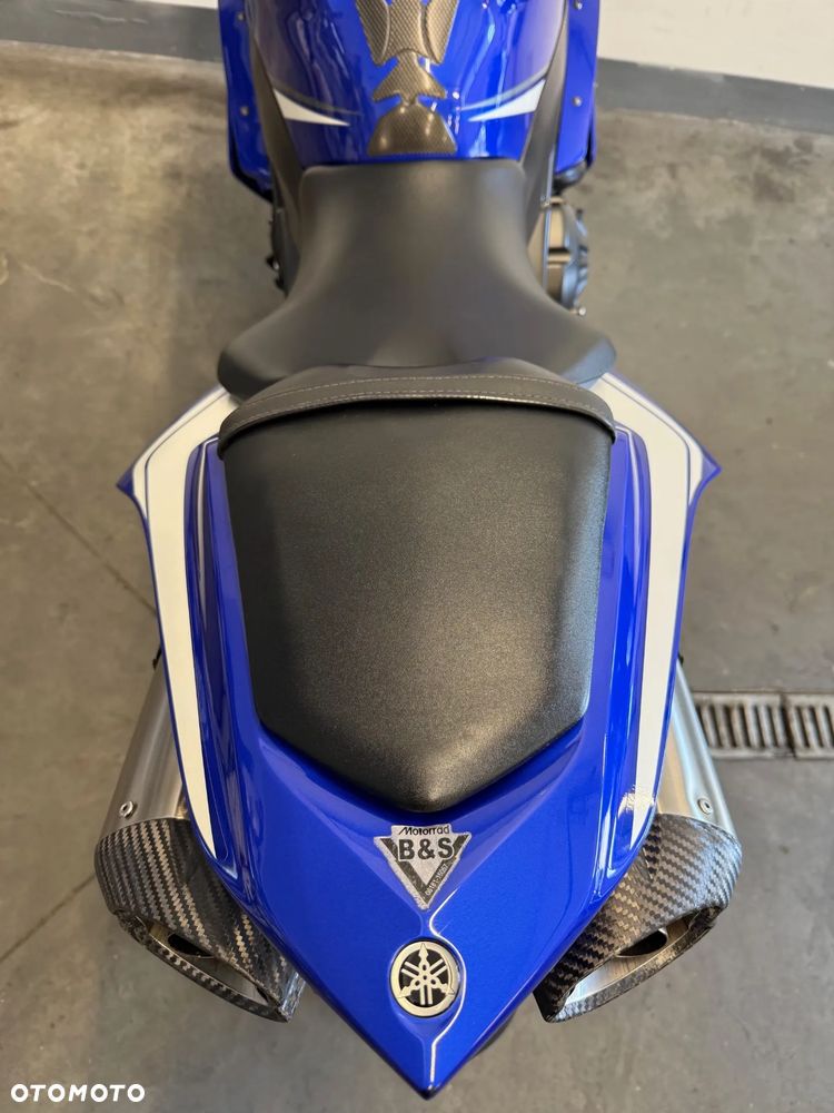 Yamaha R1 - 38