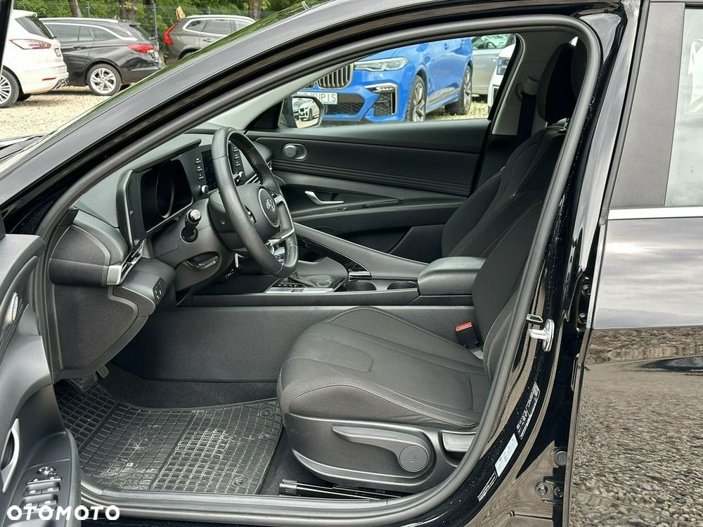 Hyundai Elantra - 12