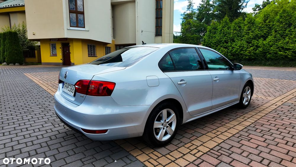 Volkswagen Jetta 1.6 TDI Highline - 8