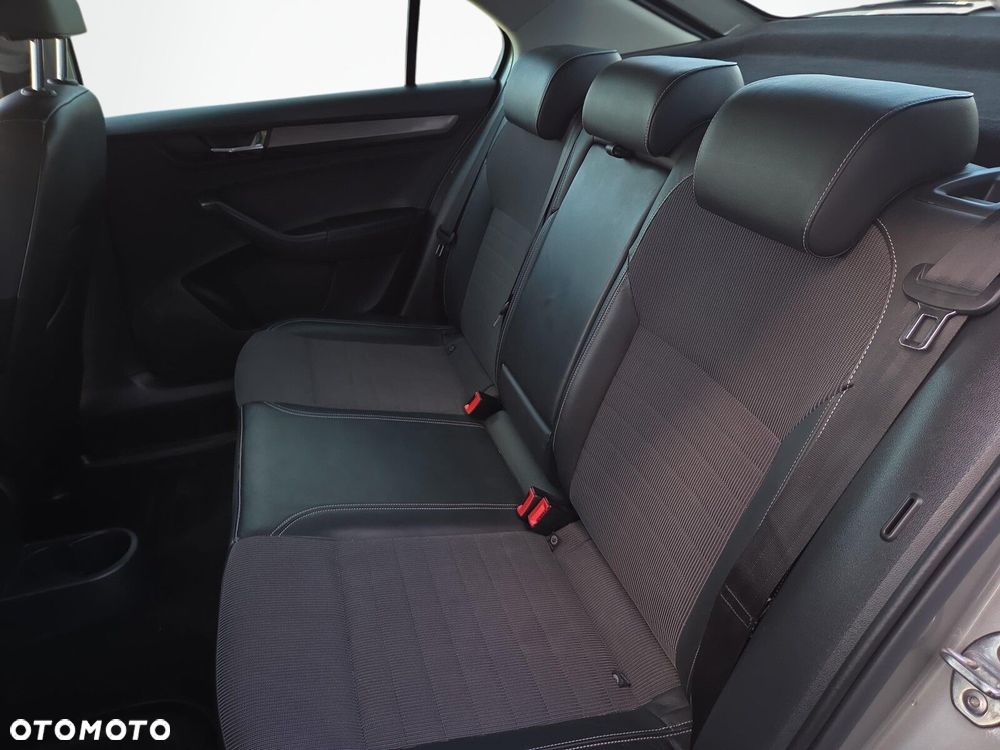 Skoda RAPID 1.0 TSI Style DSG - 12