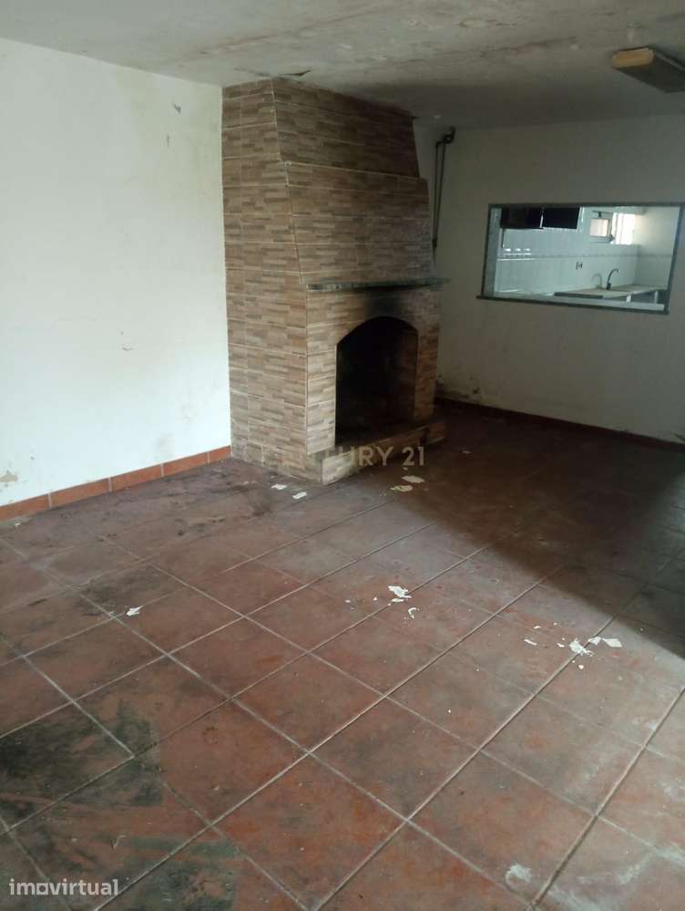 Moradia T3 para recuperação em Moita ,Marinha Grande - Grande imagem: 5/11