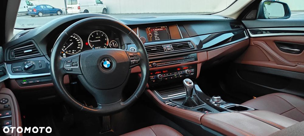 BMW Seria 5 525d Luxury Line - 16