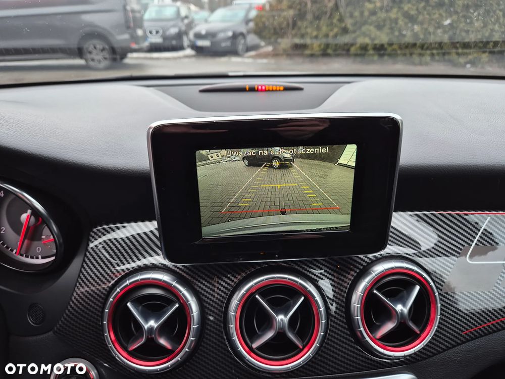 Mercedes-Benz CLA 180 AMG Line - 37