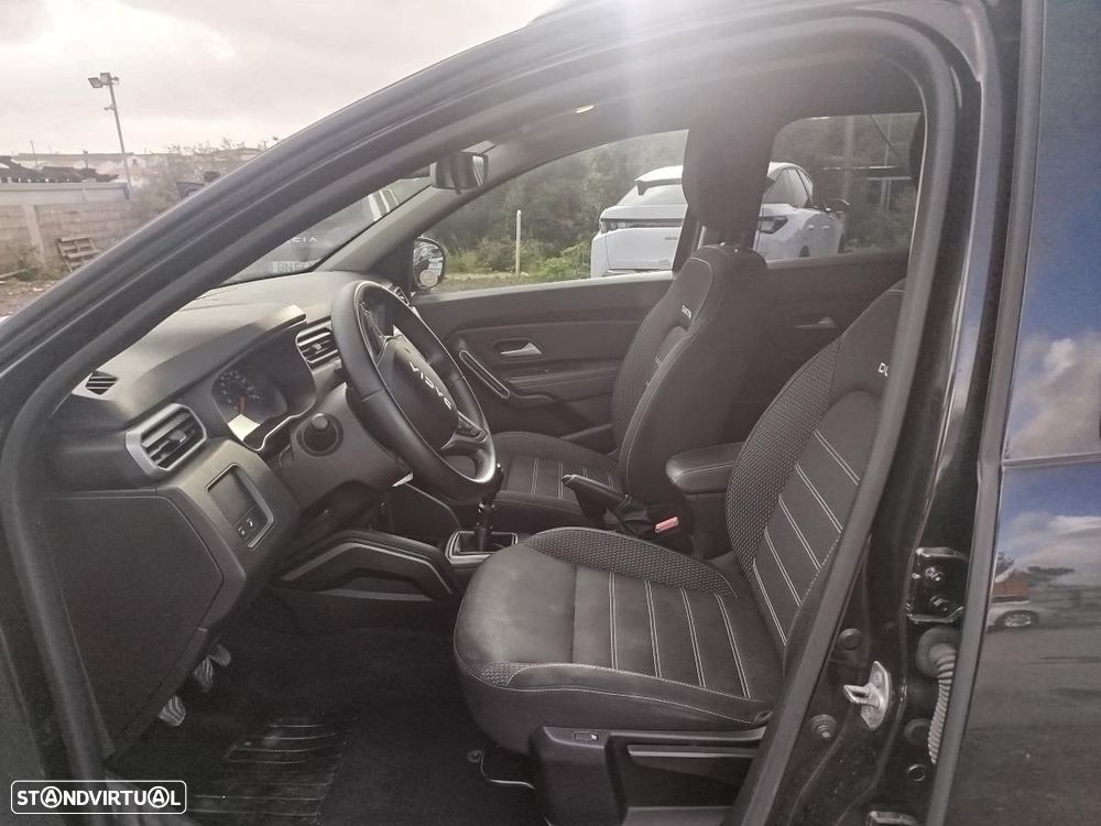 Dacia Duster 2023 photo 2