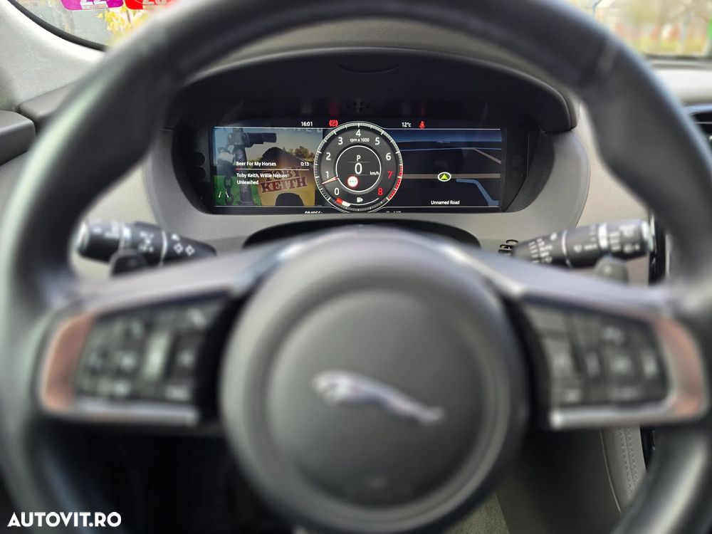 Jaguar F-Pace 30t AWD Portfolio - 16