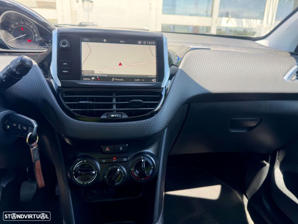 Peugeot 2008 1.2 PureTech Style - 9