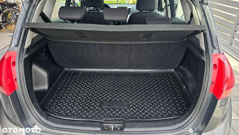 Kia Venga - 8