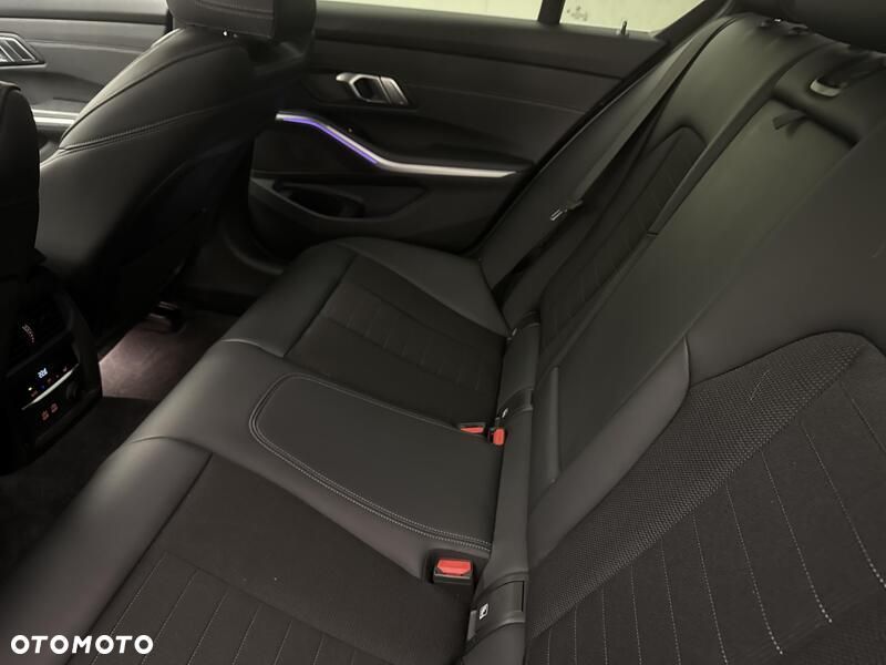 BMW Seria 3 320i xDrive - 20