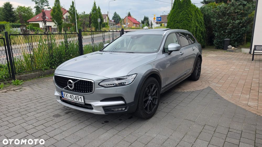 Volvo V90 D4 Momentum Pro - 1