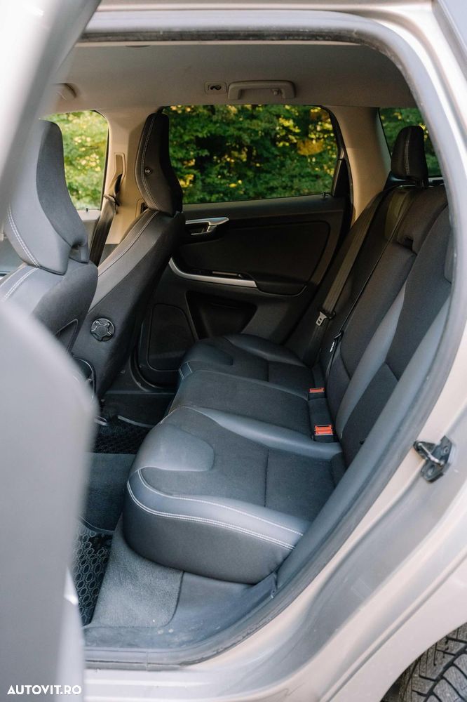 Volvo XC 60 2.4D AWD Momentum - 8