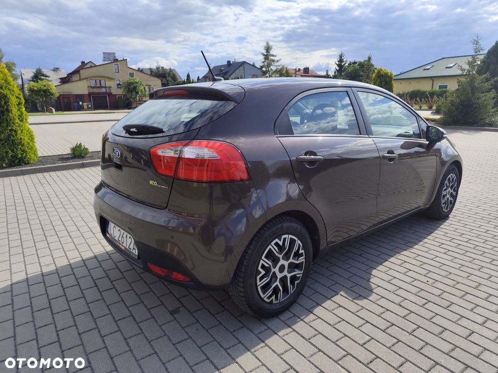 Kia Rio - 8