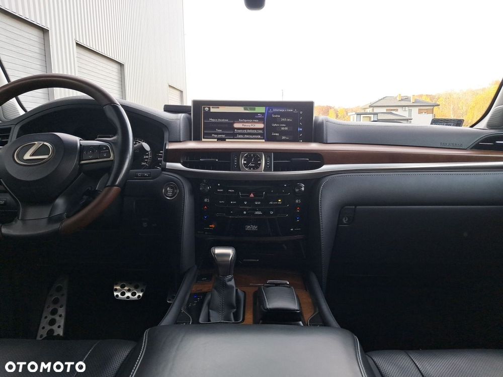 Lexus LX 570 Omotenashi - 17