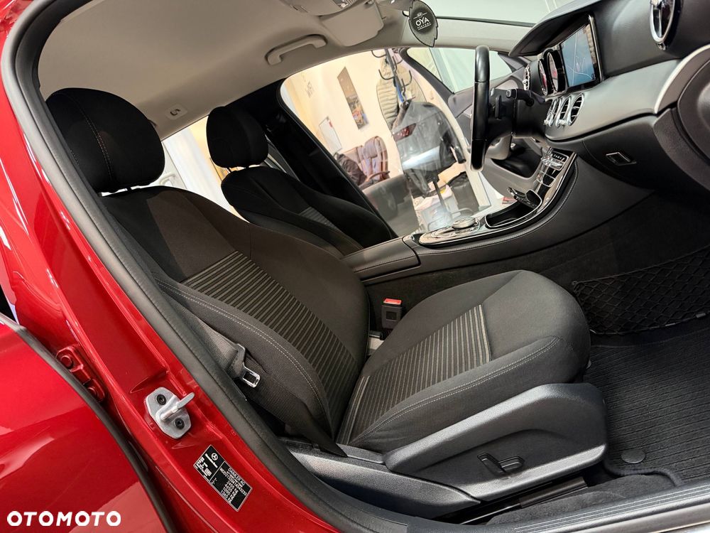 Mercedes-Benz Klasa E 220 d 4Matic 9G-TRONIC - 36