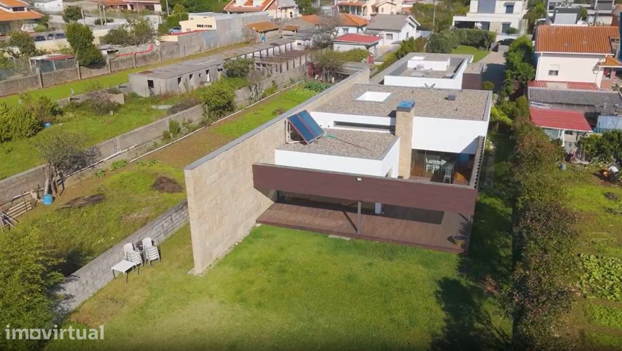 MORADIA TÉRREA T3 de LUXO a 1KM da PRAIA , com 348 m² em LOTE 2300 m² - Grande imagem: 2/36