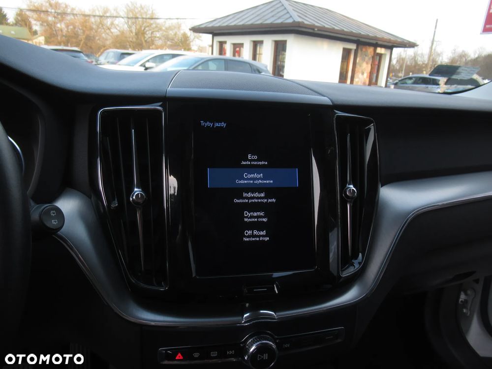 Volvo XC 60 T4 Momentum Pro - 34