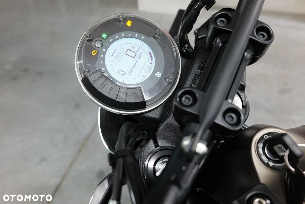 Husqvarna Svartpilen - 8