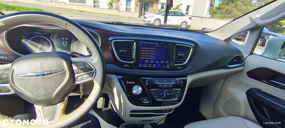 Chrysler Pacifica - 4