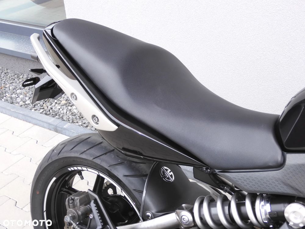Kawasaki ER - 16