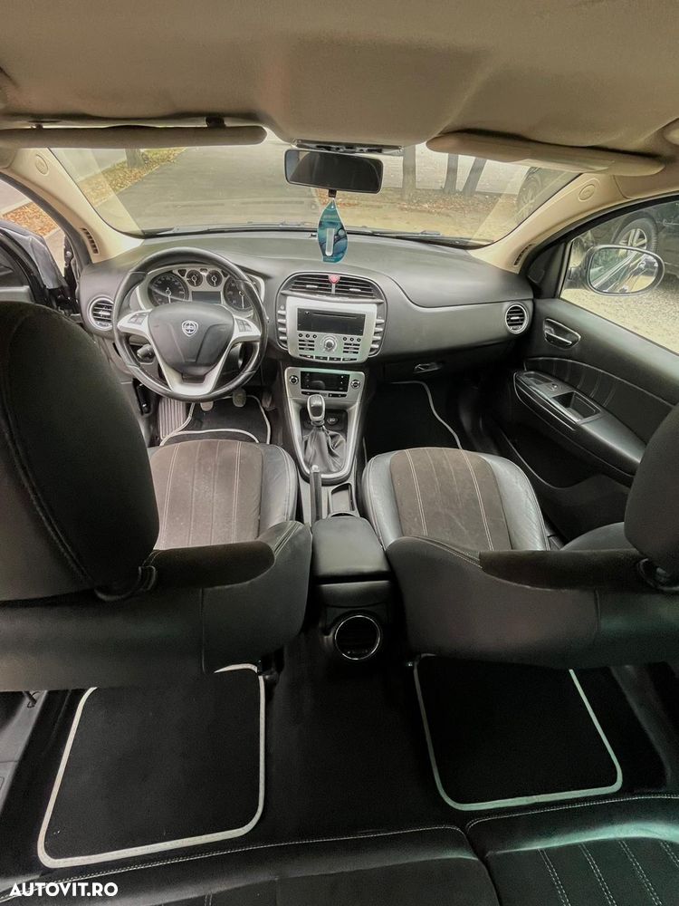 Lancia Delta 1.9 MultiJet Oro - 4