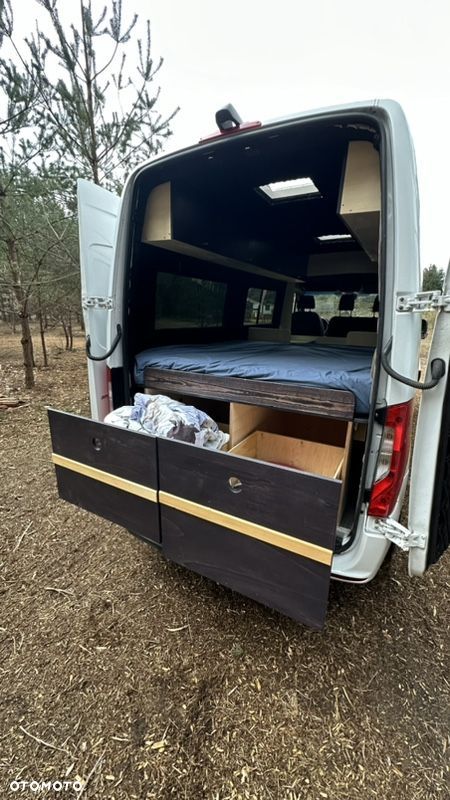Mercedes-Benz Sprinter 910 - 7