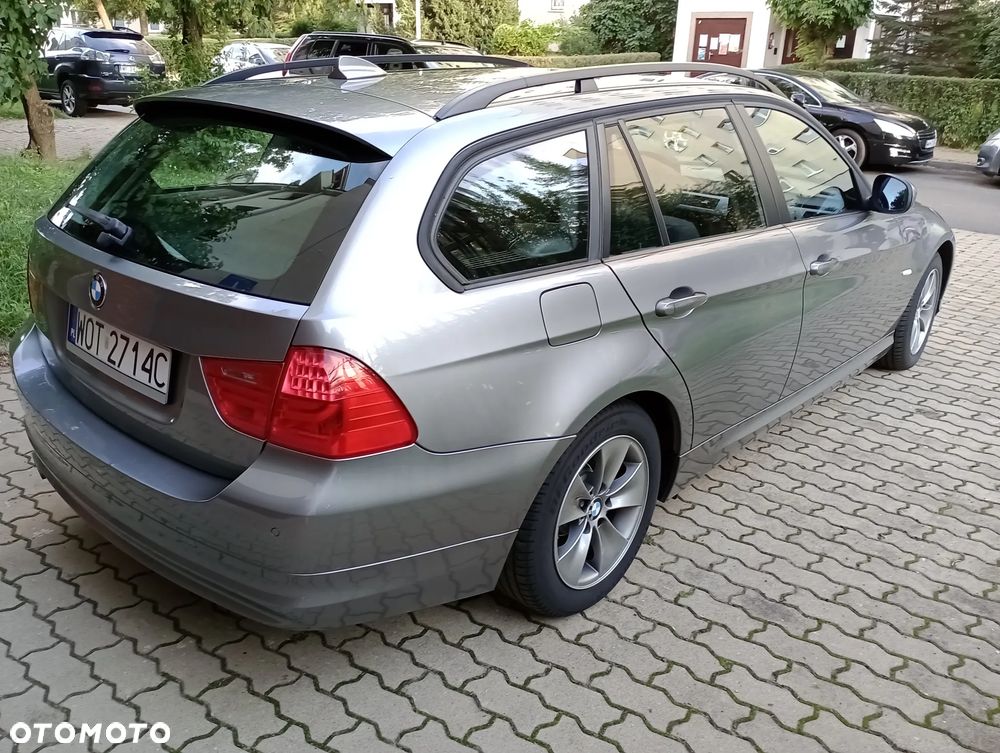 BMW Seria 3 318d DPF Touring - 6