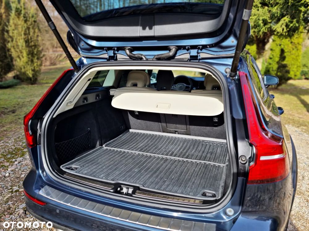 Volvo V60 Cross Country B5 B AWD Plus - 17